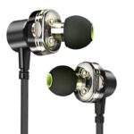 نمای نزدیک از گوشی‌های نرم و ارگونومیک هندزفری سیمی Awei Z1 با طراحی مناسب برای گوش