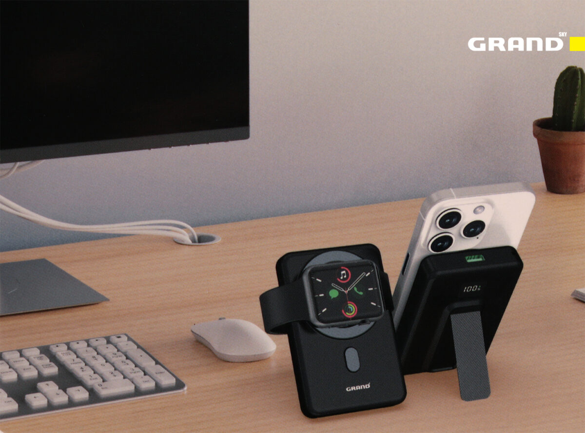 نمایش اتصال آسان پاوربانک مگ سیف گرنداسکای مدل GPW-100 به گوشی آیفون با استفاده از فناوری مگ سیف.